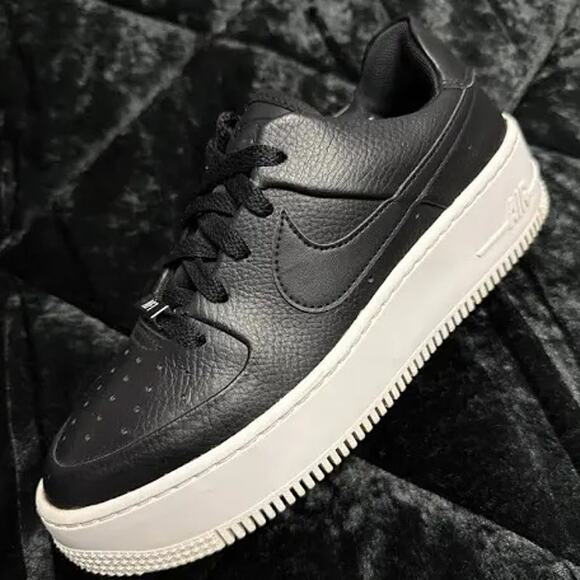 Nike Air Force 1 Sage Low Black Women’s 9 | Platform AF1 Sneakers EUC Streetwear - Picture 1 of 11